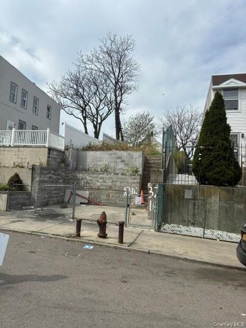 3216 107th Street, New York, NY, 11369 | Card Image