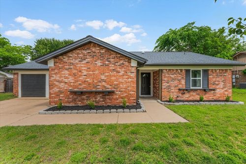 1013 Springdale Rd, Bedford, TX, 76021-4259 | Card Image