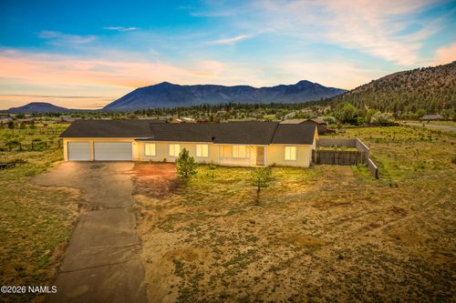 9460 N Lunar Dr, Flagstaff, AZ, 86004-3116 | Card Image