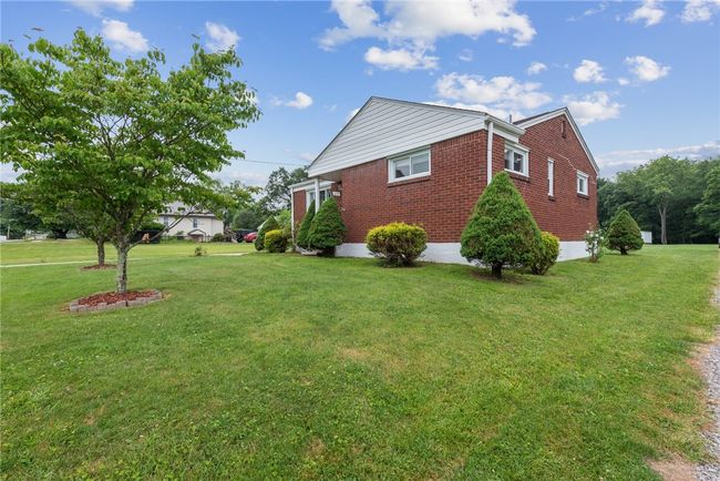 1239 Davis St, House other with 3 bedrooms, 2 bathrooms and null parking in Natrona Heights PA | Image 4