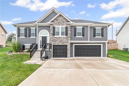 1020 Poplar Ln, Liberty, MO, 64068-4362 | Card Image