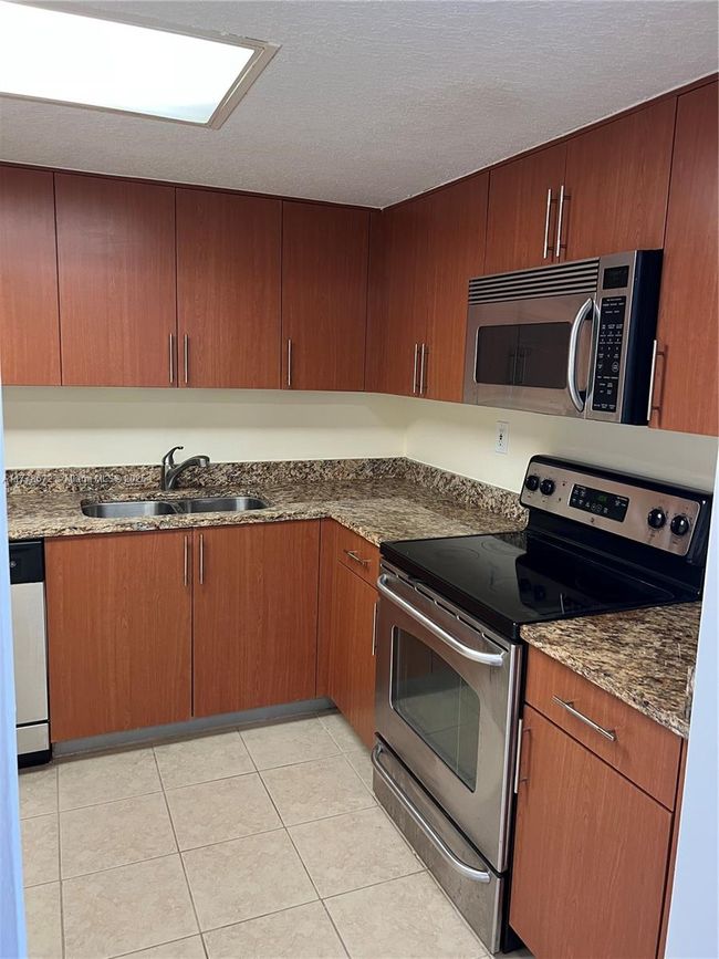 APT-616 - 3300 Ne 192 Nd St, Condo with 2 bedrooms, 2 bathrooms and null parking in Aventura FL | Image 7