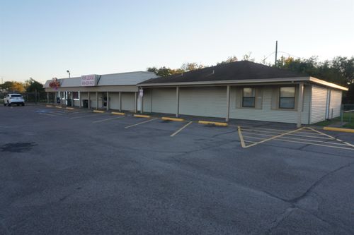 5885 W Port Arthur Rd, Port Arthur, TX, 77640-1754 | Card Image