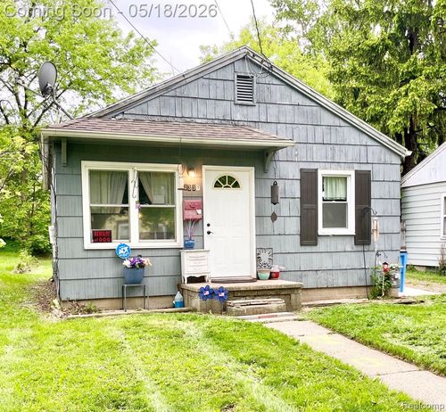 1331 Comfort St, Lansing, MI, 48915-1407 | Card Image