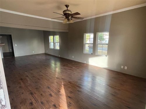 220 N 8th St, Clinton, OK, 73601-2706 | Card Image