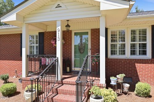 913 W Core Rd, Dunn, NC, 28334-8802 | Card Image