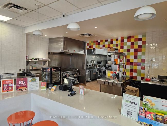 14846 Yonge St, Home with 0 bedrooms, 0 bathrooms and null parking in Aurora ON | Image 11