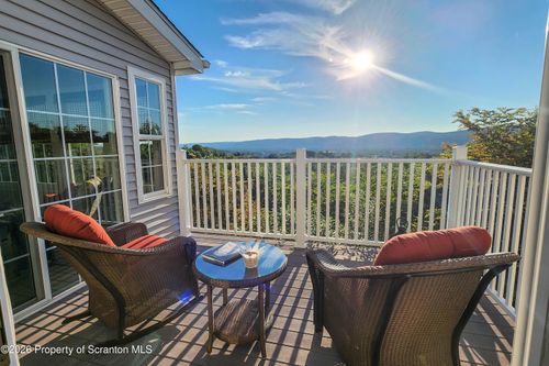 42 Grandview Dr, Pittston, PA, 18640-2954 | Card Image