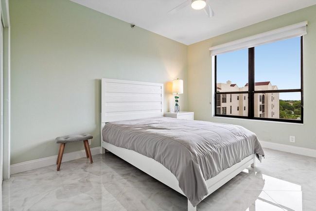 APT-802 - 7578 Regency Lake Dr, Condo with 3 bedrooms, 3 bathrooms and null parking in Boca Raton FL | Image 17