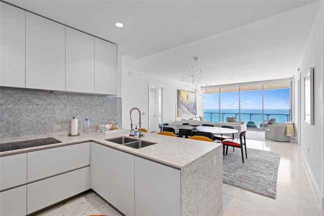 APT-1602 - 5775 Collins Ave, Condo with 2 bedrooms, 3 bathrooms and null parking in Miami Beach FL | Image 8