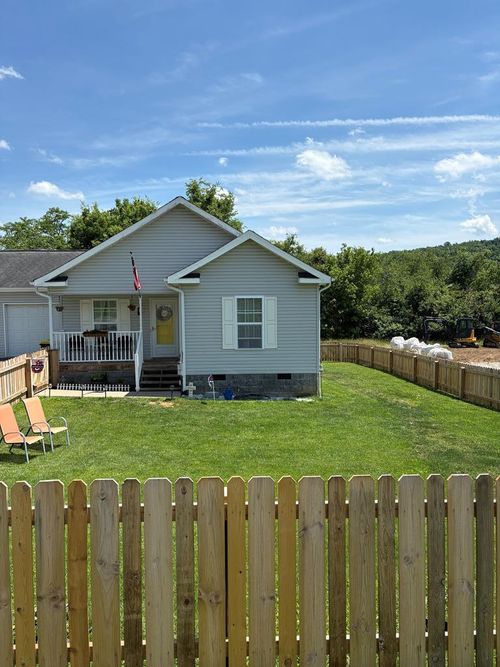 18408 Fortunes Way, Abingdon, VA, 24210-8198 | Card Image