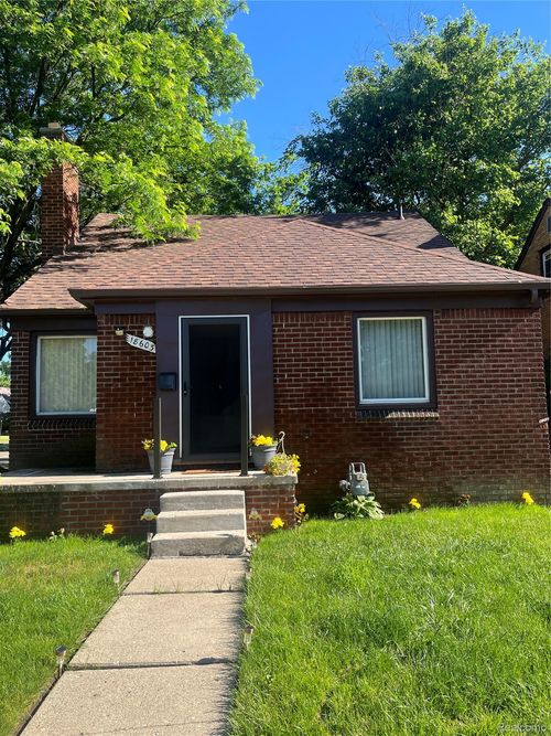 18603 Curtis St, Detroit, MI, 48219-2951 | Card Image