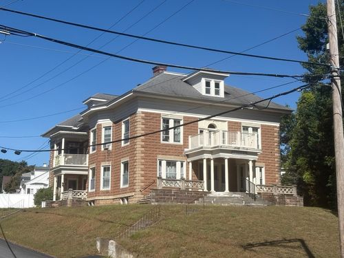 18 Mast Rd, Manchester, NH, 03102-4143 | Card Image
