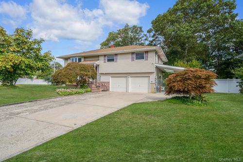 31 Craig Rd, Islip Terrace, NY, 11752-1918 | Card Image