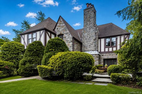 18 Hemlock Rd, Bronxville, NY, 10708-3213 | Card Image