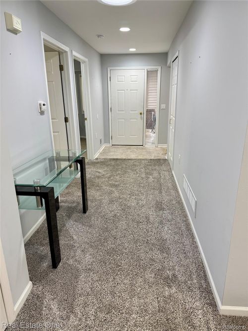 52-21338 Mulberry Ct, Farmington Hills, MI, 48336-4107 | Card Image