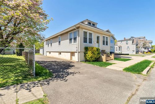 54 Gall Avenue, Elmwood Park, NJ, 07407 | Card Image