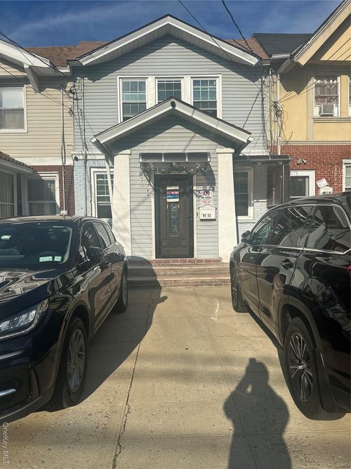 9113 184th St, Hollis, NY, 11423-2401 | Card Image
