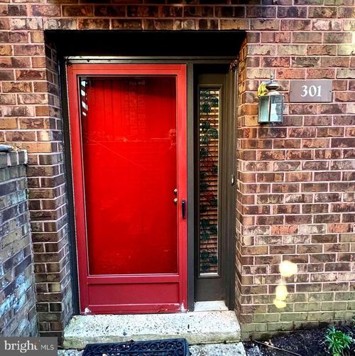 301-301 Mountainview Dr, CHESTERBROOK, PA, 19087-5526 | Card Image