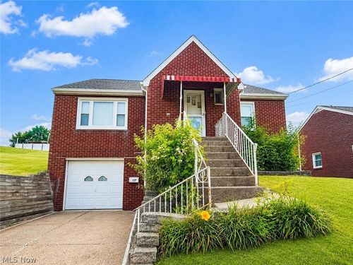 137 Oak St, Weirton, WV, 26062-2332 | Card Image