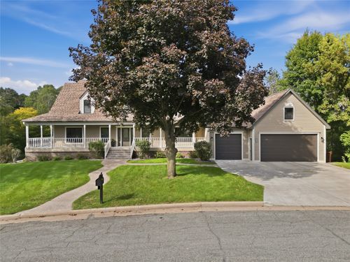 3920 Woodcrest Ct, Eau Claire, WI, 54701-9008 | Card Image