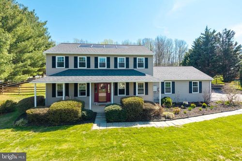 1 Boors Cove Ln, West Grove, PA, 19390-9550 | Card Image