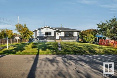 4915 47 St, House other with 4 bedrooms, 2 bathrooms and null parking in Thorsby AB | Image 2