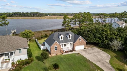 413 Pelican Harbor Rd, Beaufort, NC, 28516-6591 | Card Image