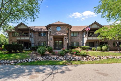 210-6555 N Green Bay Avenue, GLENDALE, WI, 53209 | Card Image