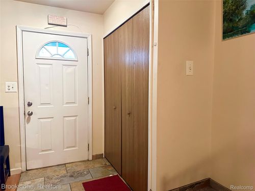 35487 Townley Dr, Sterling Heights, MI, 48312-3653 | Card Image