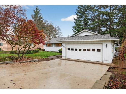 1204 N Elliott Rd, Newberg, OR, 97132-1902 | Card Image