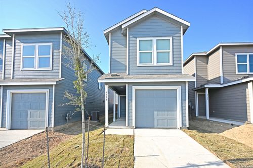 6739 Pumice Pl, Elmendorf, TX, 78112-4463 | Card Image