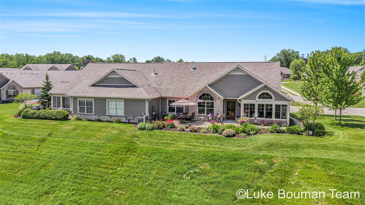 Riverview Dr, Holland, MI 49423
