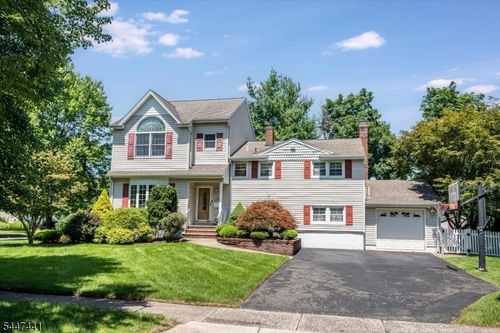 107 Gaynor Pl, Glen Rock, NJ, 07452-3640 | Card Image
