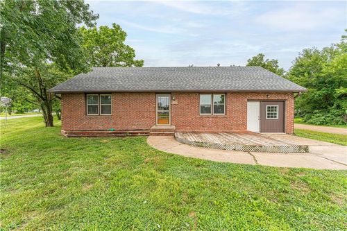 202 W Henry St, Green Ridge, MO, 65332-1140 | Card Image