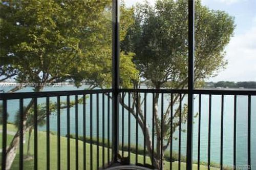 apt-404-6-20860 San Simeon Way, Miami, FL, 33179-1810 | Card Image