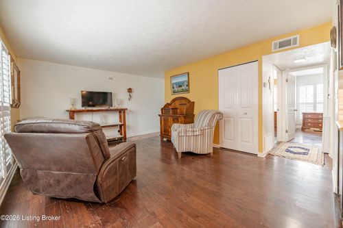 apt-9-2501 Lindsay Ave, Louisville, KY, 40206-2131 | Card Image