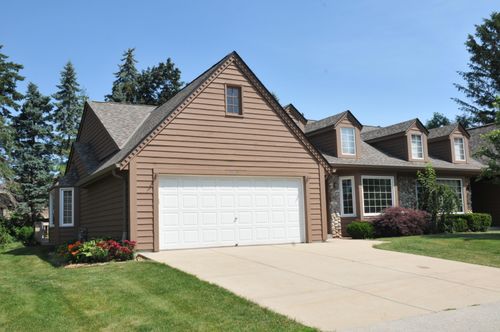 3817 S Oakbrook Dr, Greenfield, WI, 53228-1366 | Card Image
