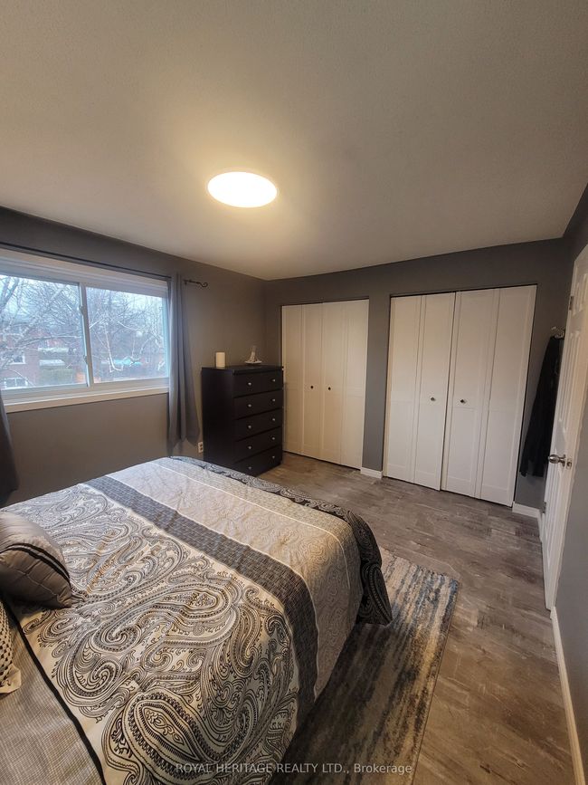 681 Athol St E, House attached with 4 bedrooms, 2 bathrooms and 5 parking in Oshawa ON | Image 15