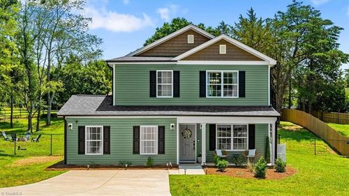 916 Countrymans Ct, Kernersville, NC, 27284-7501 | Card Image