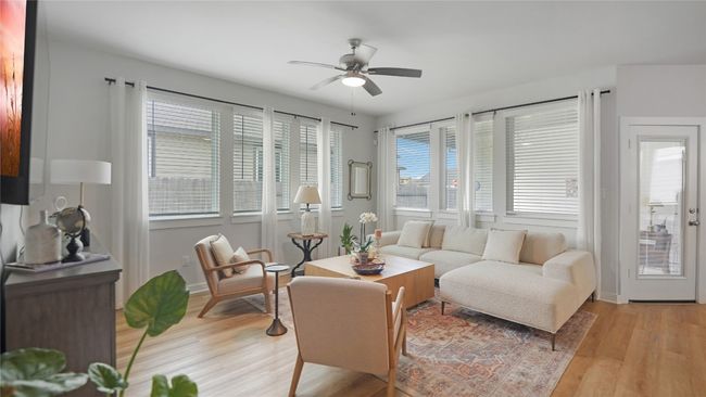 Living Room | Image 11