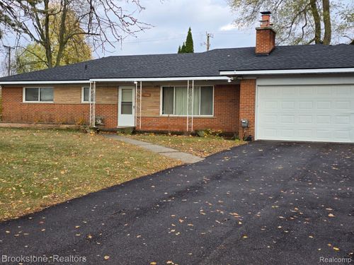 1250 Welch Rd, Commerce Twp, MI, 48390-2867 | Card Image