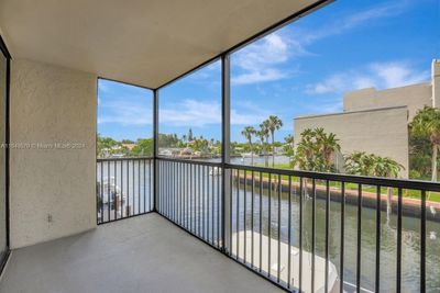 2050 - 15 Royal Palm Way, Condo with 2 bedrooms, 2 bathrooms and null parking in Boca Raton FL | Image 3