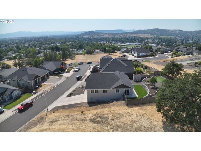 1019 Azure Way, House other with 3 bedrooms, 2 bathrooms and 2 parking in Eagle Point OR | Image 45