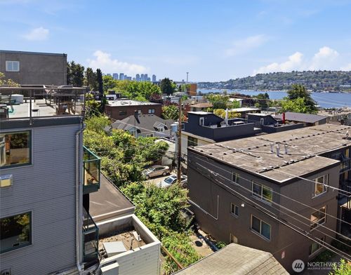 201-2713 Boylston Ave E, Seattle, WA, 98102-3114 | Card Image