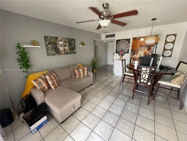 APT-211 - 9520 Sw 8 Th St, Condo with 2 bedrooms, 2 bathrooms and null parking in Miami FL | Image 4