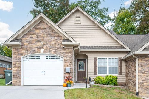 7647 Magnolia Leaf Ln, Chattanooga, TN, 37421-2731 | Card Image