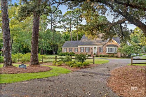 18302 Woodland Dr, Fairhope, AL, 36532-9000 | Card Image
