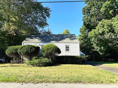 65 Hecker Avenue, House other with 3 bedrooms, 2 bathrooms and null parking in Darien CT | Image 2