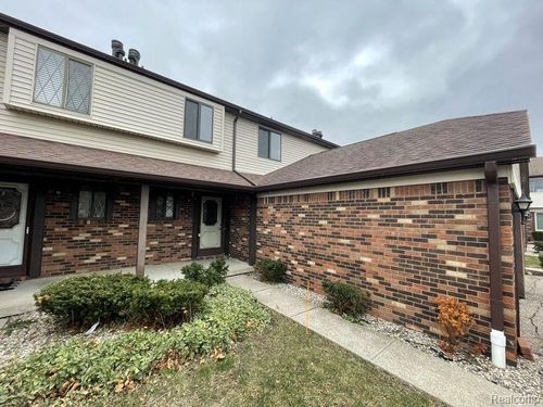 8484 Pepper Ridge Dr, Grand Blanc, MI, 48439-1900 | Card Image
